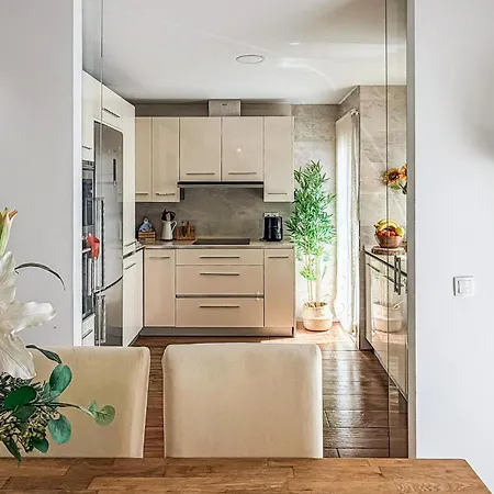 2 Bedroom In דירה