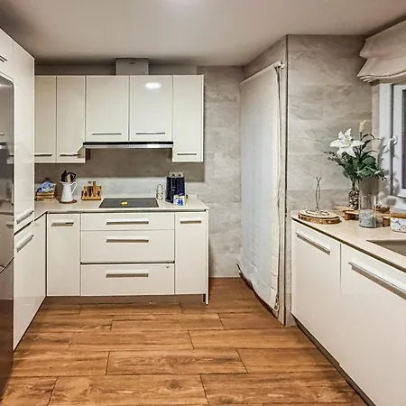2 Bedroom In דירה קוניל דה לה פרונטרה