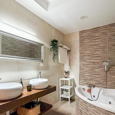 דירה 2 Bedroom In *